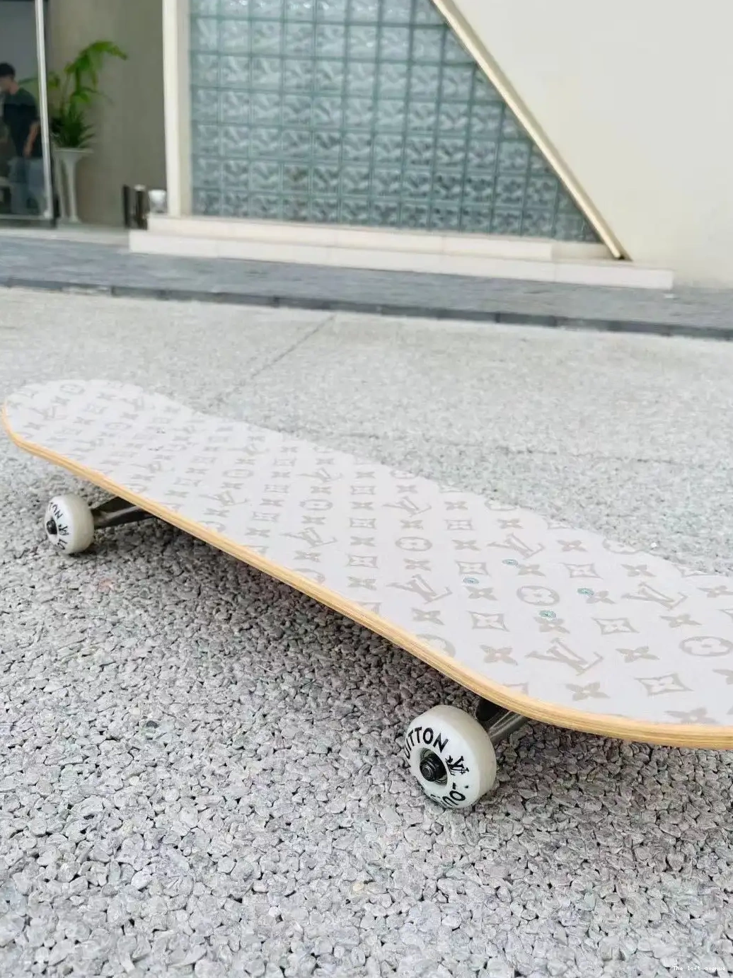 LV CUSTOM SKATEBOARD 0521